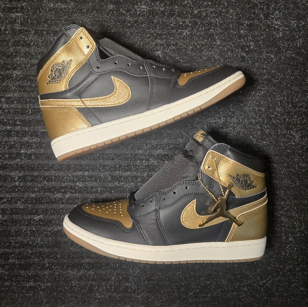 NWOB Nike Air Jordan 1 Retro High OG Black & Metallic Gold Sz 10M